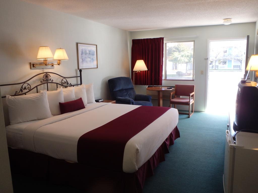 Americas Best Value Inn Saint Ignace Szoba fotó