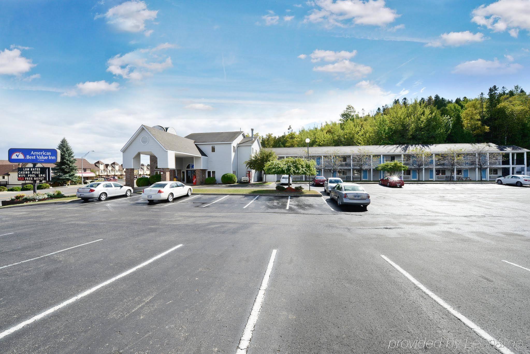 Americas Best Value Inn Saint Ignace Kültér fotó