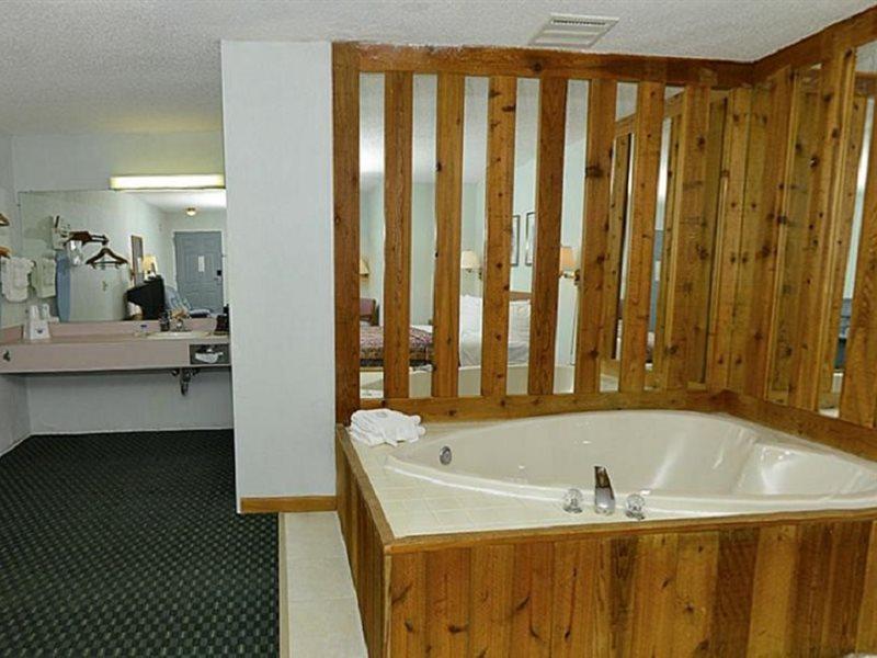 Americas Best Value Inn Saint Ignace Kültér fotó