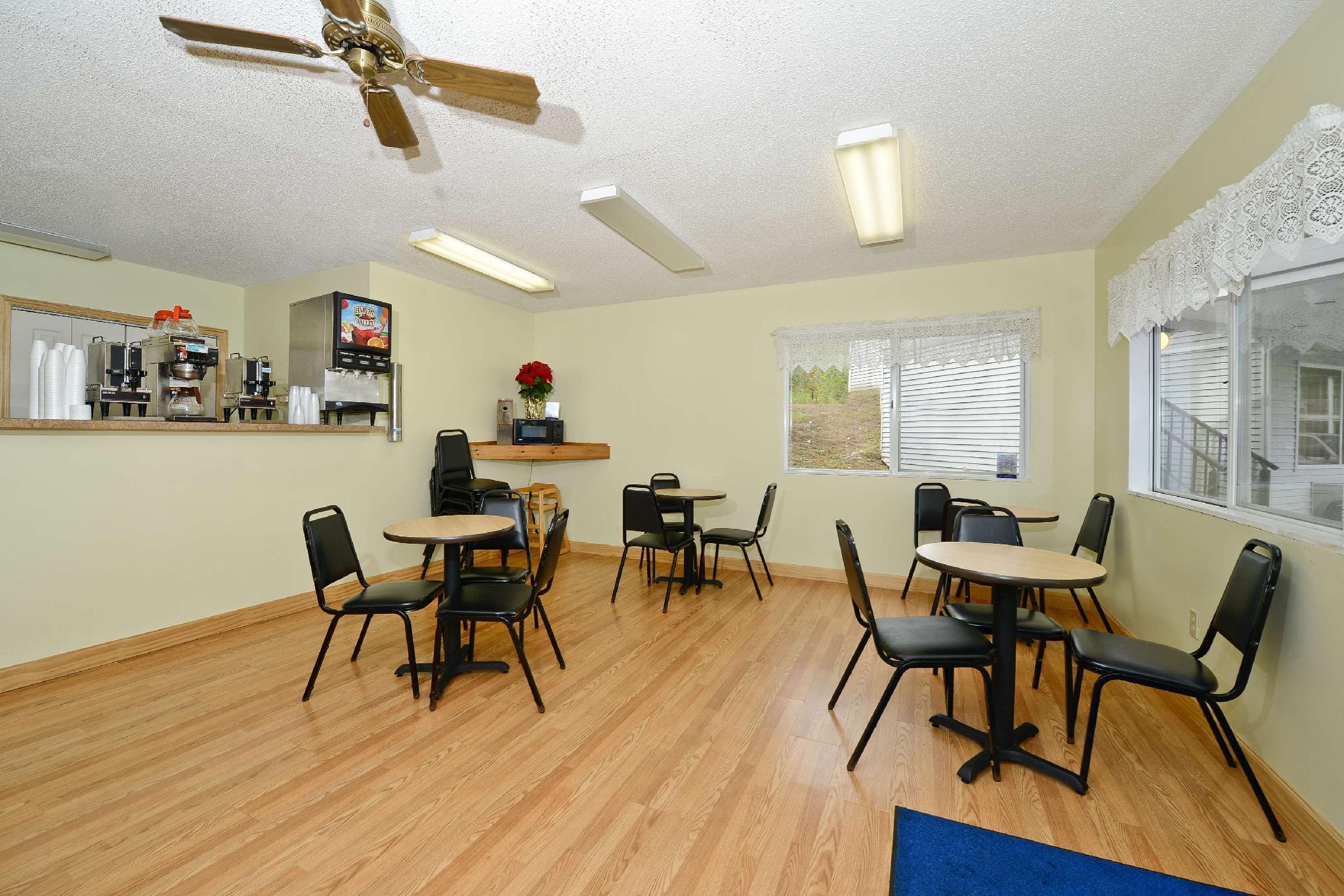 Americas Best Value Inn Saint Ignace Étterem fotó