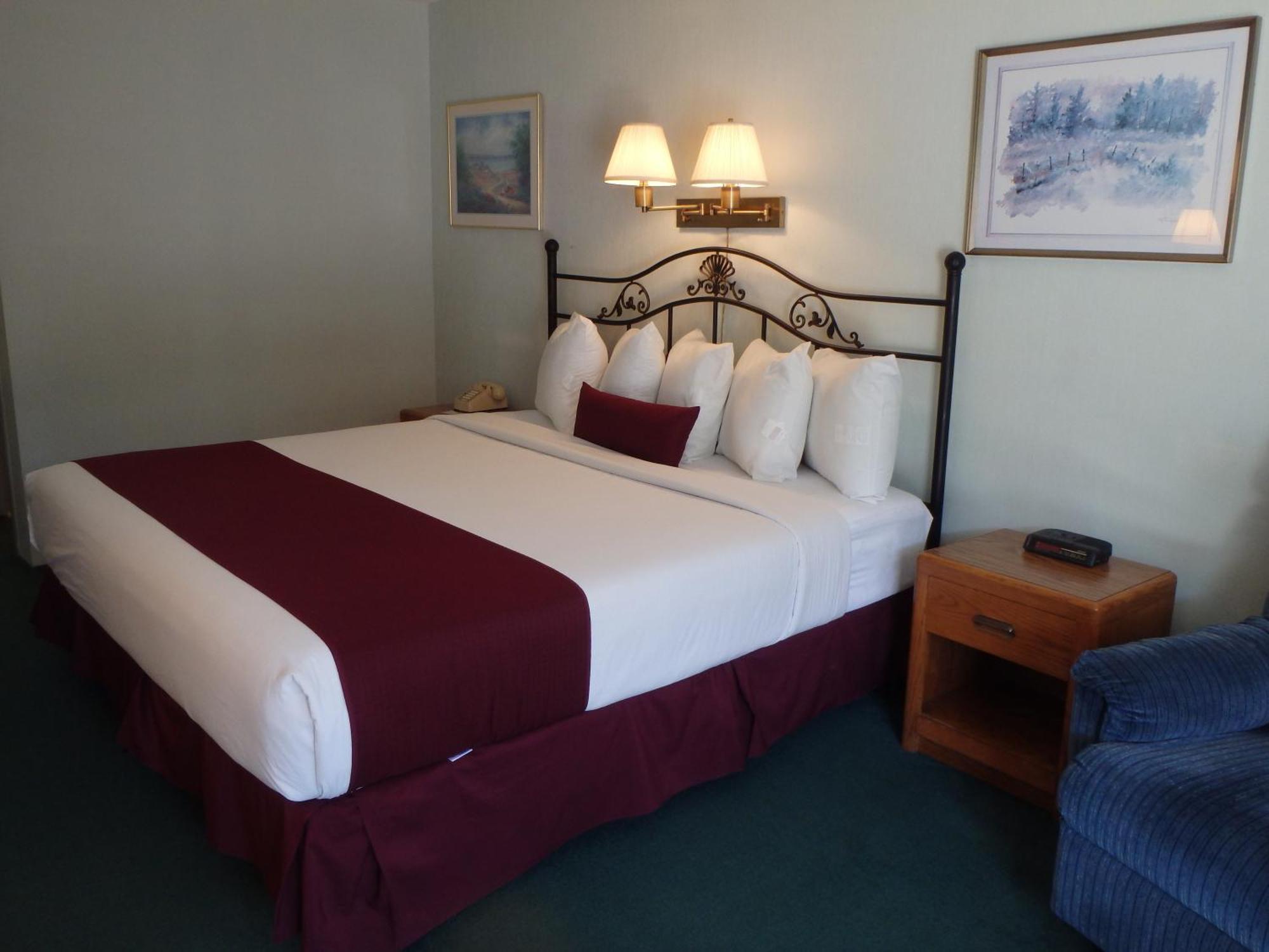 Americas Best Value Inn Saint Ignace Szoba fotó