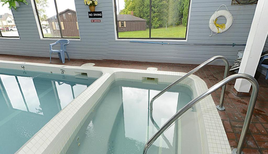 Americas Best Value Inn Saint Ignace Kültér fotó