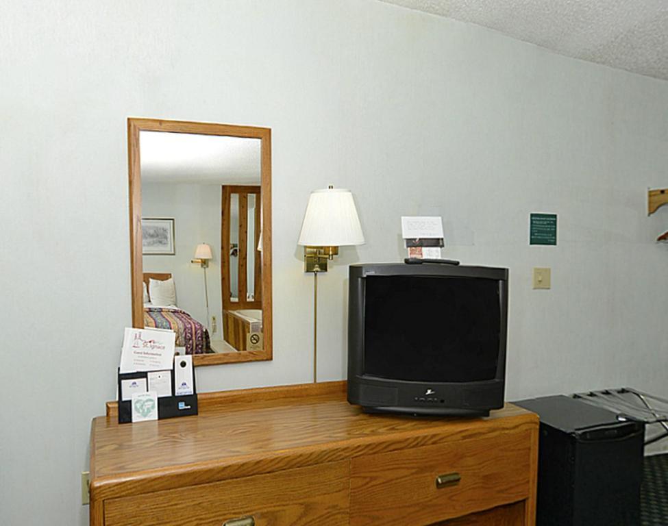 Americas Best Value Inn Saint Ignace Szoba fotó