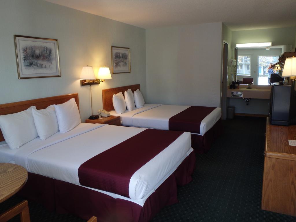 Americas Best Value Inn Saint Ignace Kültér fotó